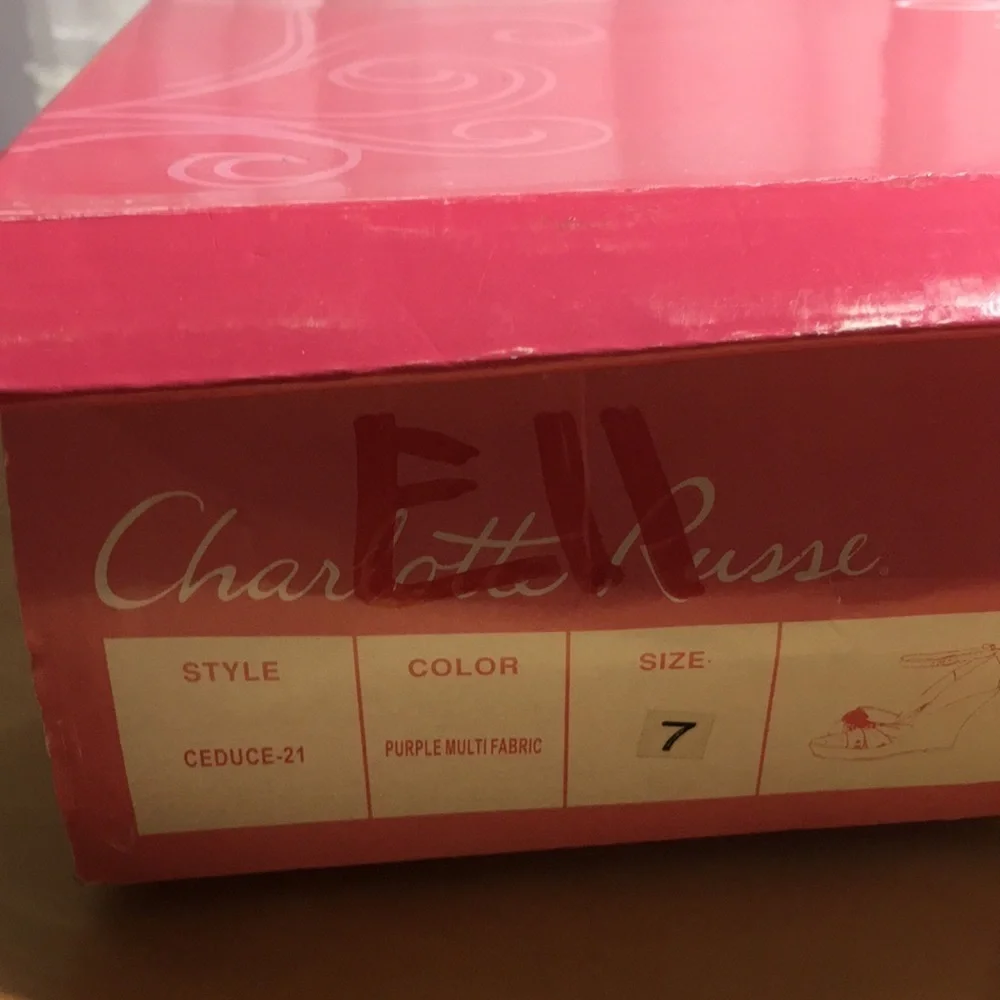 CHARLOTTE RUSSE SANDALS - Picture 5 of 7